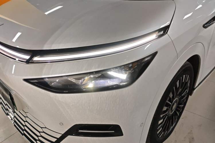 Used XPeng X9 2025 740 Ultra-Long Range Max Left Front Headlight