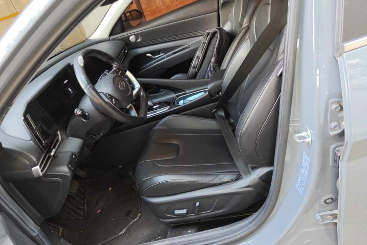 Used Hyundai Elantra 2021 1.5L CVT LUX Prestige Edition