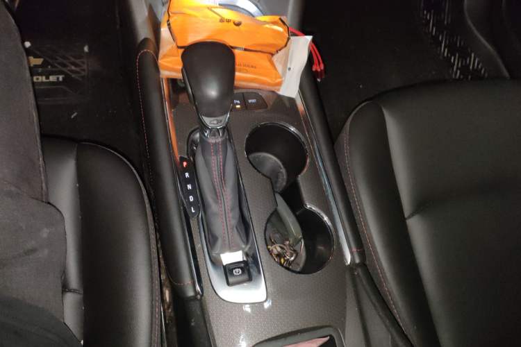 Used Chevrolet Malibu XL 2022 Redline 550T Automatic Sport Edition Gear Lever