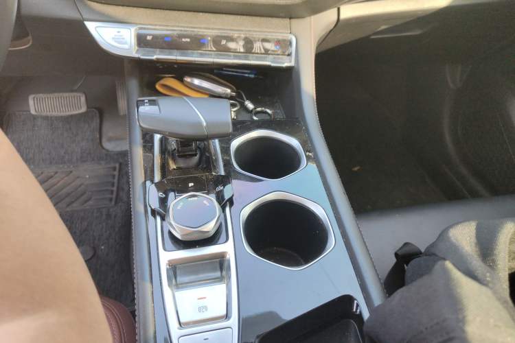 Used CHANGAN Eado 2022 PLUS Blue Whale NE 1.4T GDI DCT Prestige Edition Gear Lever