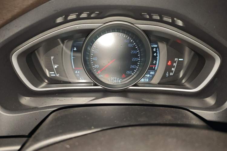 Used Volvo V40 2016 T3 Zhiyi Edition Odometer Close Up