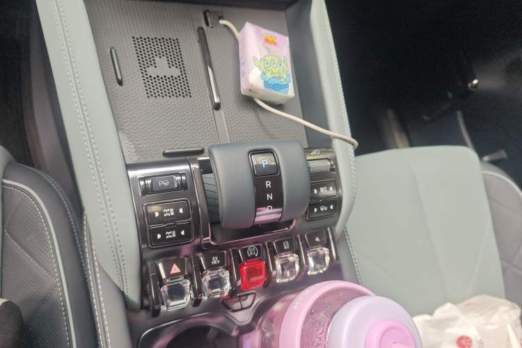 Used Formula Leopard 5 2023 Navigator Edition
