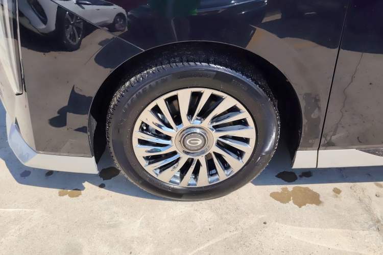 Used GAC Trumpchi M8 2023 Zongshi Series Dual-Motor Flagship Edition Left Front Wheel Hub