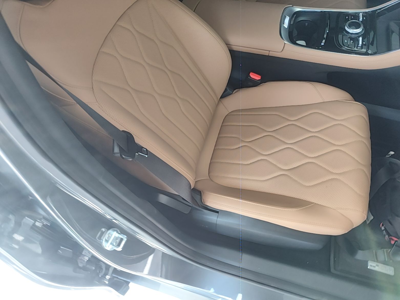 Geely Galaxy A7 2025 Model EM-i 70km Luxury Edition — снимка 19