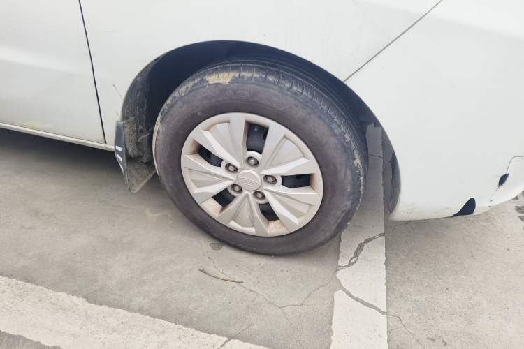 Used JAC Refine M3 2019 Creator Edition 1.8L Luxury Model Right Front Wheel Hub