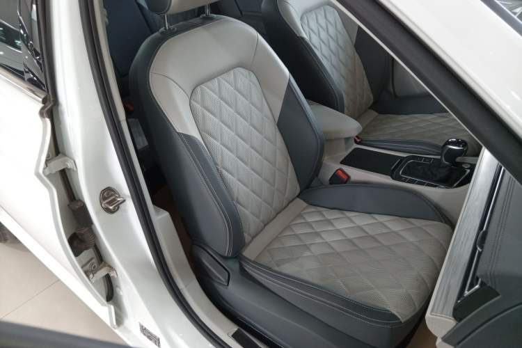 Used Volkswagen Sagitar 2023 300TSI DSG Excellence Edition Right Front Seat