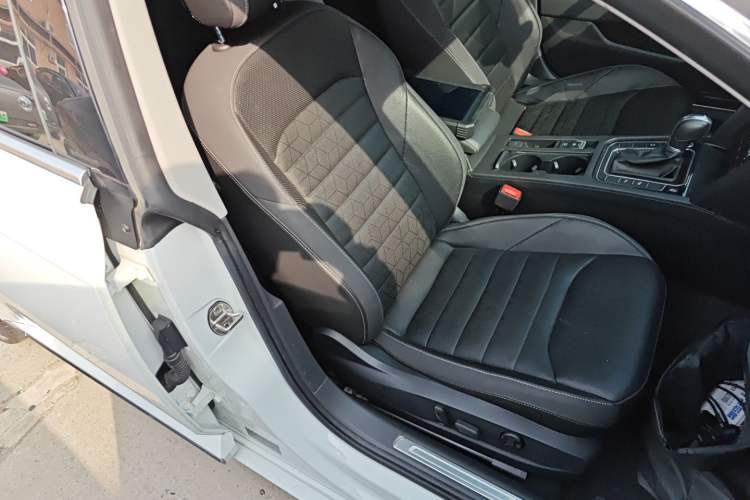 Used Volkswagen FAW-Volkswagen CC 2024 380TSI Striking Edition Right Front Seat