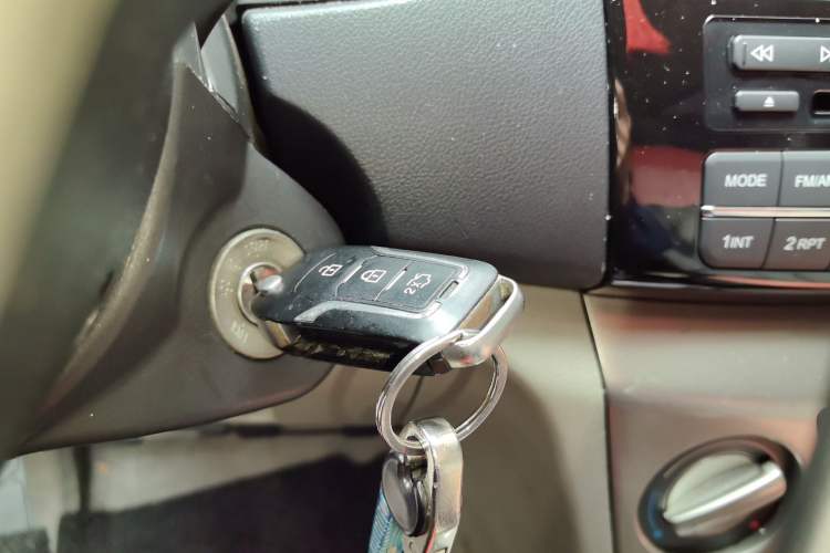 Used CHANGAN Alsvin V3 2012 1.3L Manual Luxury Version China IV Standard