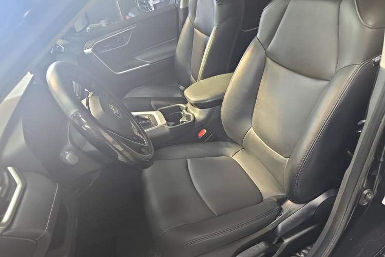 Used Toyota RAV4 2021 2.0L CVT Two-Wheel Drive Urban Edition
