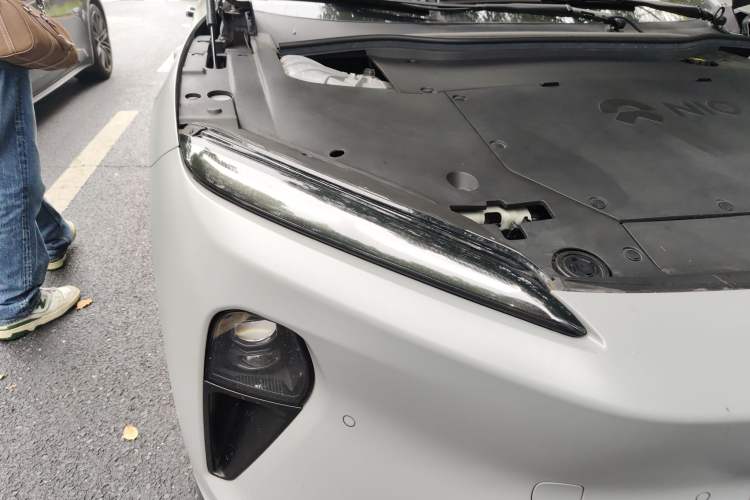 Used Nio ET5 2022 75 kWh Right Front Headlight