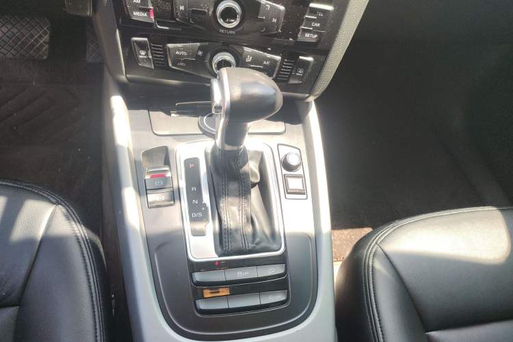 Used Audi Q5 2015 40 TFSI Trendy Edition Gear Lever