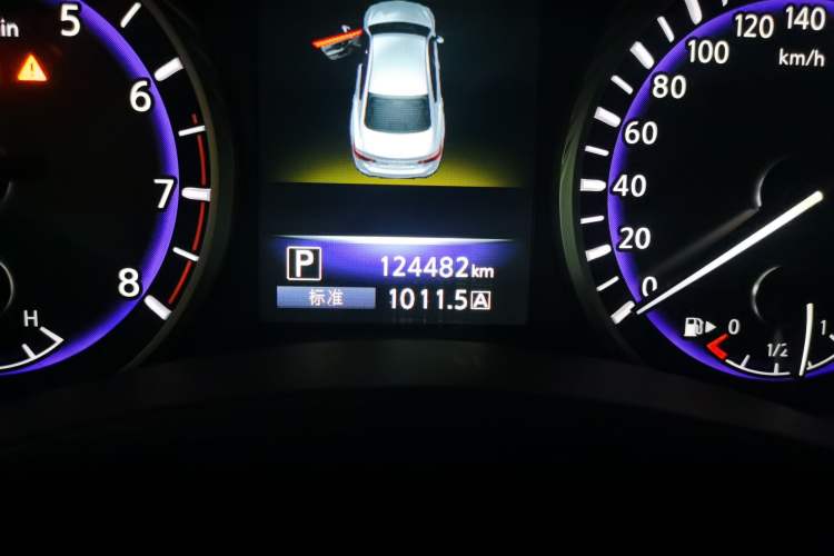 Used Infiniti Q50L 2016 2.0T Enjoyment Edition Odometer Close Up