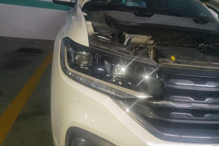 Used Volkswagen Tacqua 2020 1.5L Automatic Yue Right Front Headlight