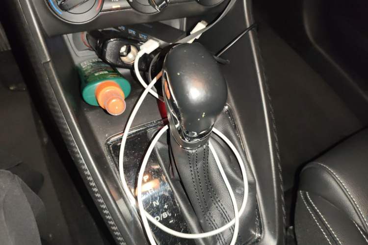 Used MG ZS 2017 1.5L Automatic Luxury Edition Gear Lever