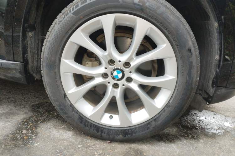 Used BMW X5 2018 xDrive28i Right Front Wheel Hub