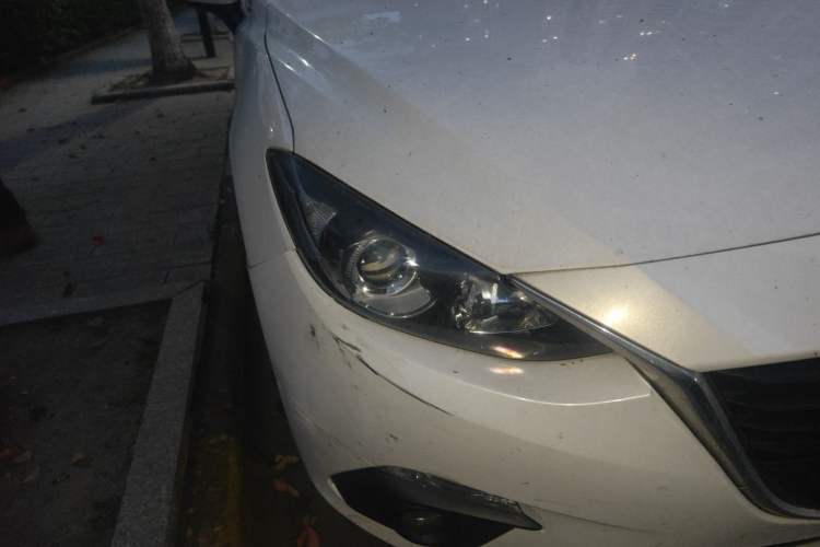 Used Mazda 3 Axela 2016 Sedan 1.5L Manual Comfort Model
