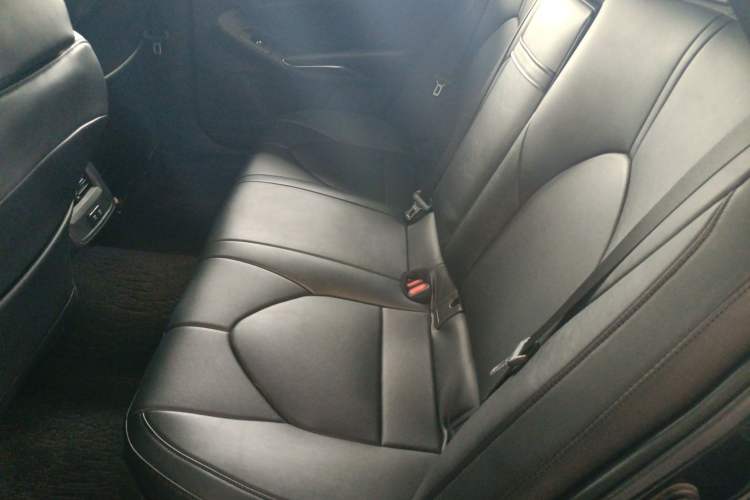 Used Toyota Avalon 2019 2.0L Ambition Edition China VI