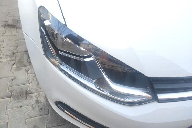 Used Volkswagen Polo 2014 1.6L Automatic Comfort Edition Right Front Headlight