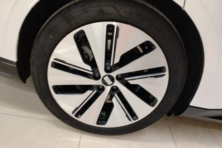 Used Geely Galaxy E8 2024 550 km Range Rear-Drive MAX
