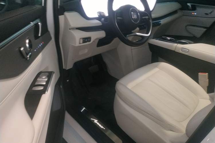 Used Buick GL8 New Energy 2024 Lu Zun Luxury Edition 7-Seater
