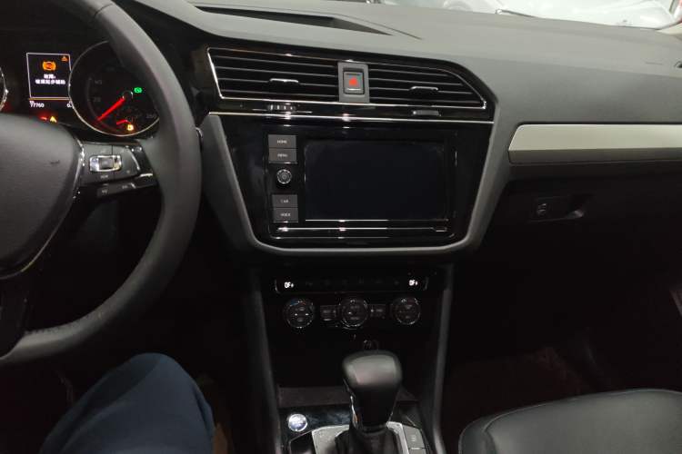 Used Volkswagen Tiguan L 2019 330TSI Automatic Two-Wheel Drive Smart Luxury Version China VI Standard
