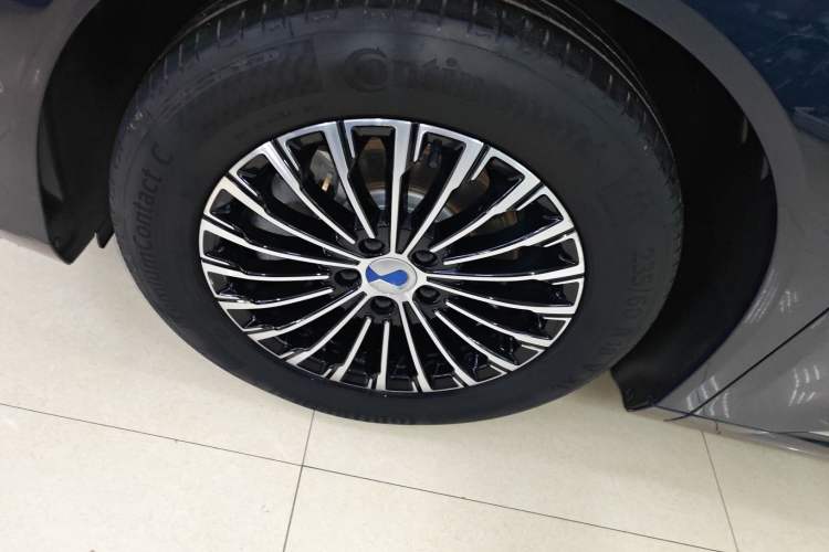 Used Denza D9 2022 DM-i 970 Four-Wheel Drive Flagship Model
