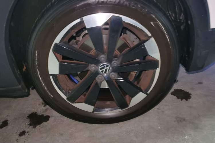 Used Volkswagen Tacqua 2021 1.5L Automatic 30th Anniversary Edition Right Front Wheel Hub