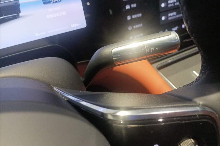 Used Hima AITO M8 2025 Extended-Range Max+ Version 53.4 kWh 6-Seater Edition Gear Lever