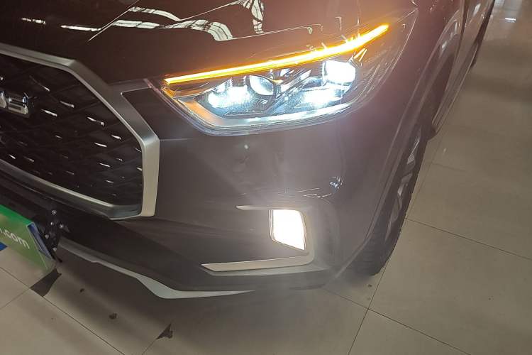 Used SAIC MAXUS D90 Pro 2021 2.0T Gasoline 4x4 Luxury Edition 7-Seater