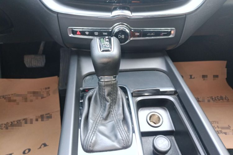 Used Volvo XC60 2021 T5 4x4 Smart Luxury Edition Gear Lever