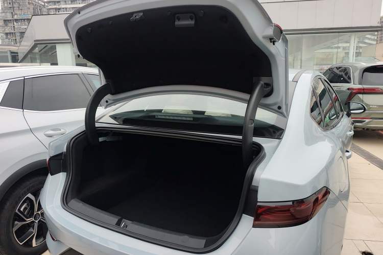 Used BYD Qin PLUS 2025 DM-i Smart Drive 120KM Superior Model
