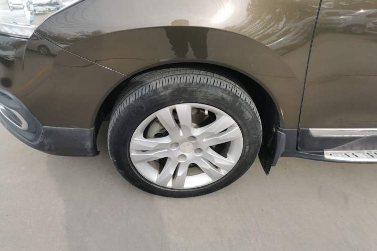 Used Peugeot 3008 2016 2.0L Automatic Classic Edition Left Front Wheel Hub