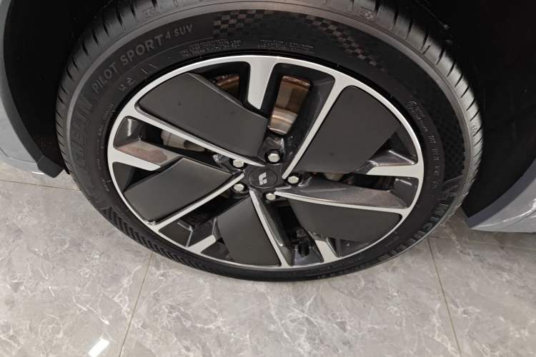 Used Li Auto L8 2025 Ultra Smart Refreshed Edition Left Front Wheel Hub