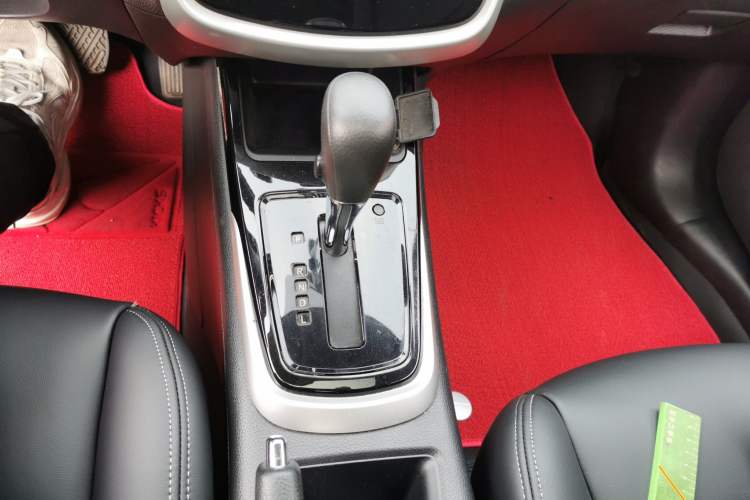 Used Nissan Tiida 2020 1.6L CVT Cool Edition Gear Lever