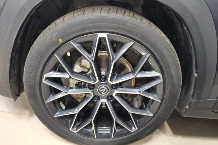 Used CHANGAN UNI-T 2022 1.5T Flagship Edition Left Front Wheel Hub
