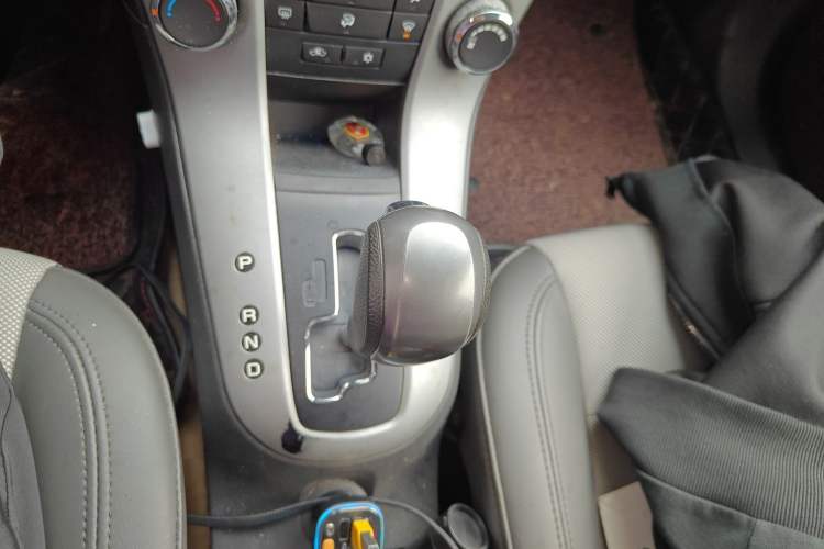 Used Chevrolet Cruze 2013 1.8L SE AT Gear Lever