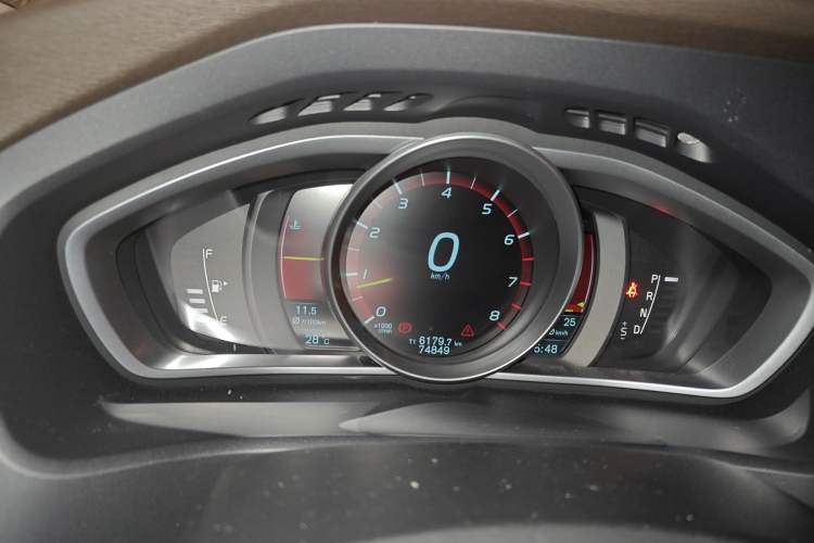 Used Volvo V40 2014 2.0T Zhiya Edition
