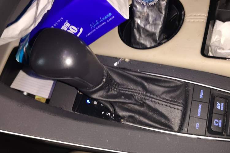 Used Toyota Avalon 2019 Dual-Engine 2.5L Luxury Edition China VI Standard Gear Lever