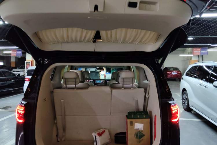 Used Buick GL8 2022 Avenir Aivia 7-Seater Deluxe Edition