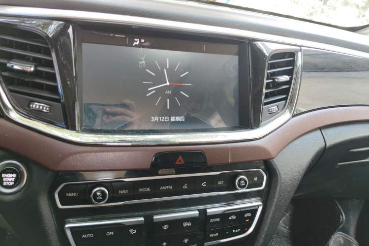 Used GAC Trumpchi GS8 2017 320T Two-Wheel Drive Luxury Smart Connectivity Version (7 Seats) Audio And AC Panel