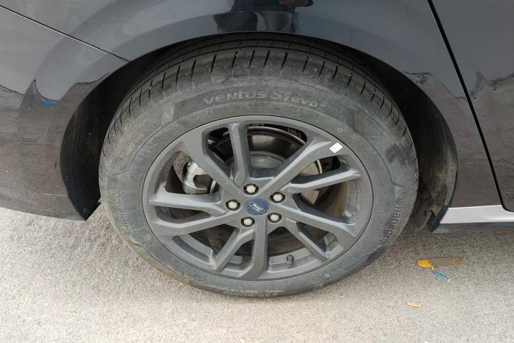 Used Ford Mondeo 2025 2.0T EcoBoost Luxury Version Right Rear Wheel Hub