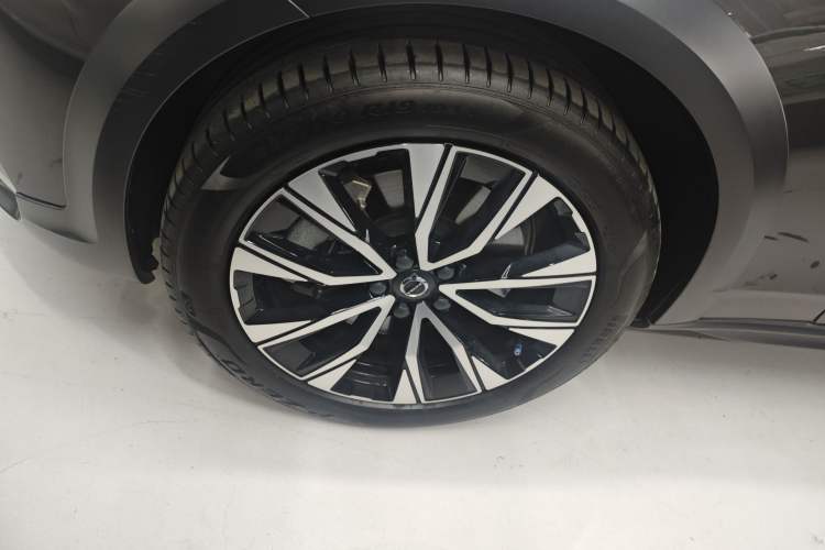 Used Volvo V90 2021 Cross Country B5 AWD Smart Range Edition Exterior 4