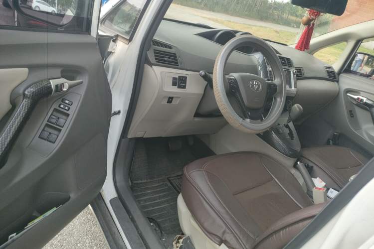 Used Toyota Verso 2015 180E CVT Crossover Edition Driver Seat