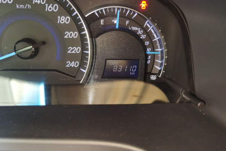 Used Toyota Camry 2013 2.0G Comfort Edition Odometer Close Up