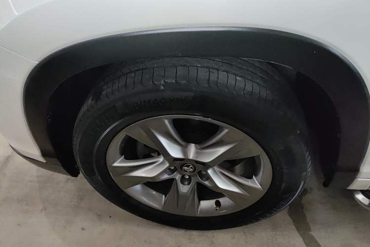 Used Toyota Highlander 2015 2.0T Four-Wheel Drive Luxury Edition 7-Seater Left Front Wheel Hub