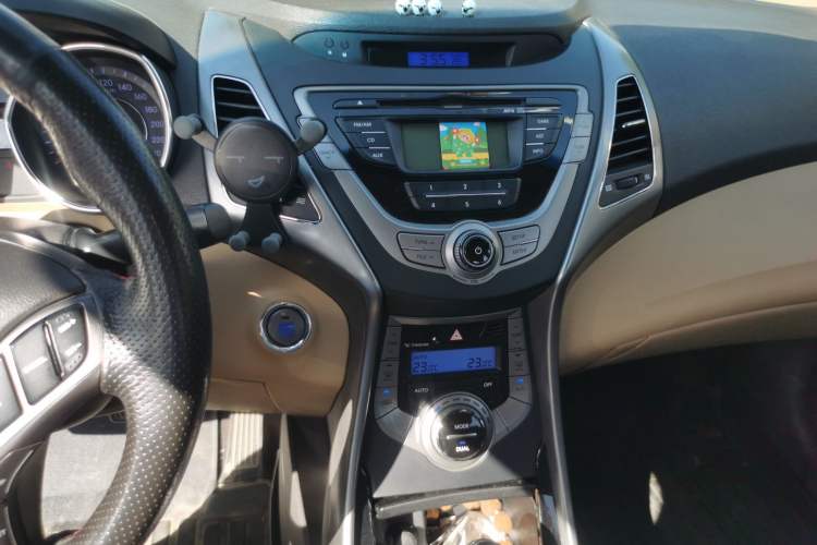 Used Hyundai Elantra (5th Generation / Langdong) 2012 1.6L Automatic Prestige Model Audio And AC Panel