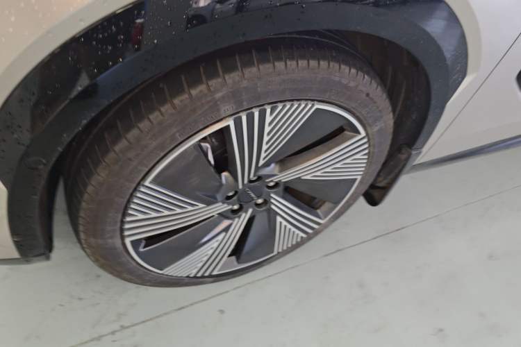 Used Lynk & Co 08 EM-P 2023 220 km Limited-Time Edition