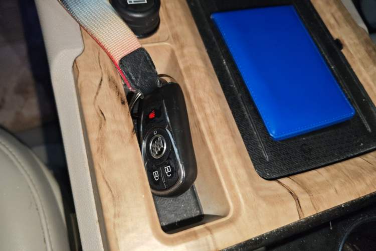 Used Buick GL8 2018 ES 28T Comfort Model China VI Standard Vehicle Key