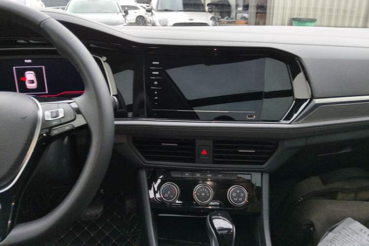 Used Volkswagen Sagitar 2021 200TSI DSG Excellence Edition Audio And AC Panel