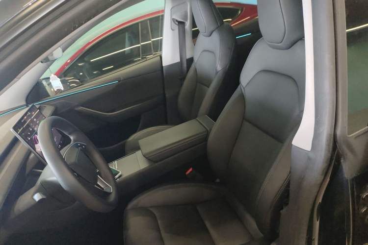 Used Tesla Model Y 2025 Long-Range All-Wheel-Drive Version